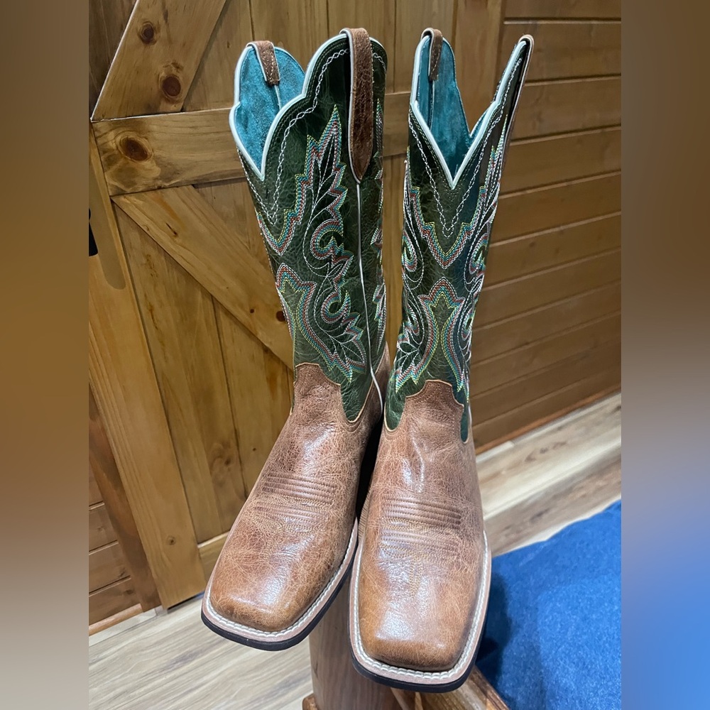 Woman's Ariat square toe leather Boots Style#10029648